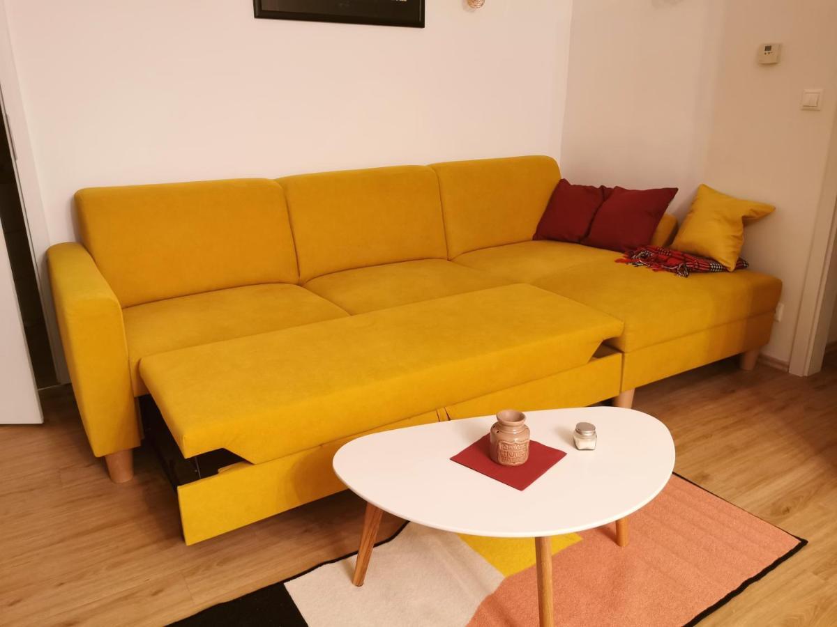 Cozyhome The Castle Apartment - Spacious, Quiet, High Ceiling Bratislava Exterior photo